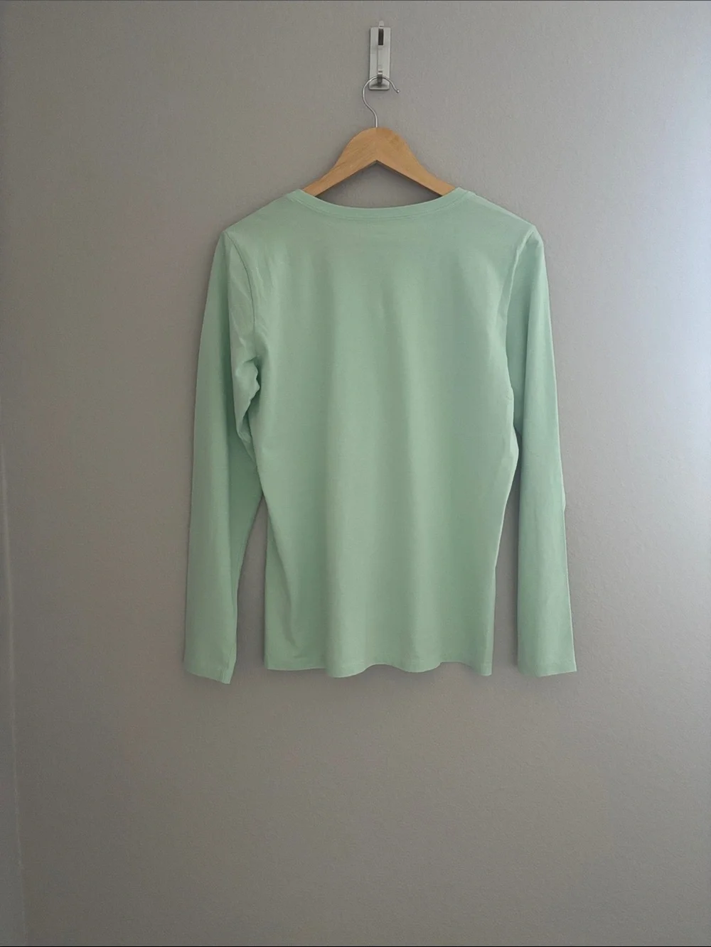 NWT Life Is Good Mint V-Neck Long Sleeve Tee Dragonfly Graphic Size M Women’s - Picture 2 of 10